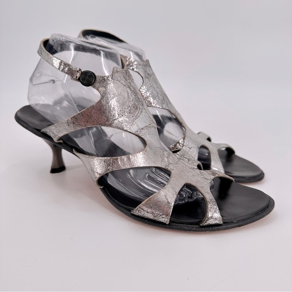 CYDWOQ Silver Sandals Engraved Heel Crackle Leather Size 40.5 - Picture 1 of 7